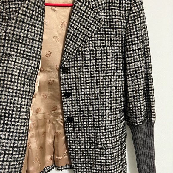 Chloe - Picture 3 of 6